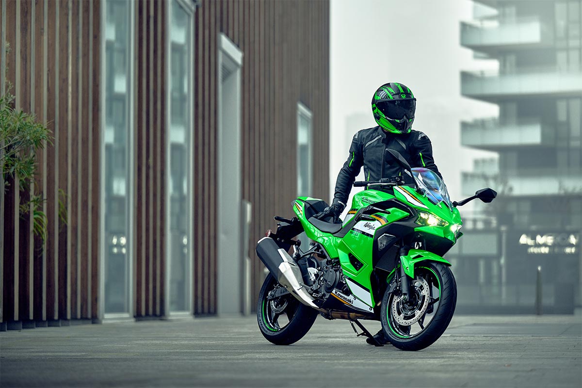 2025 NINJA 500 SE