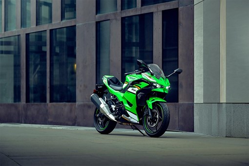 2025 NINJA 500 SE