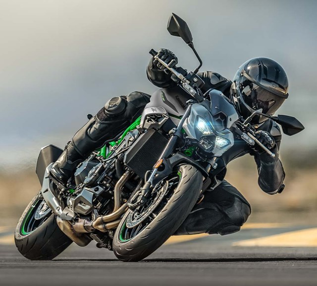 Image of 2025 Z900  in action