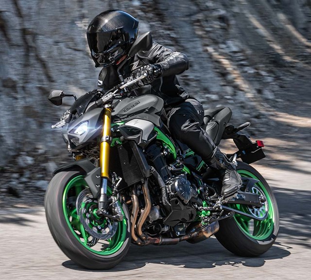 Image of 2026 Z900 SE in action